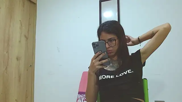Emily Lopera online show from May 2026 02:30:01 AM