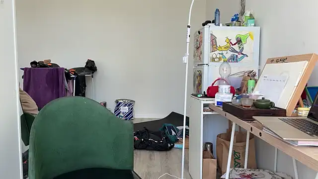 rommmika online show from April 2026 01:46:02 PM