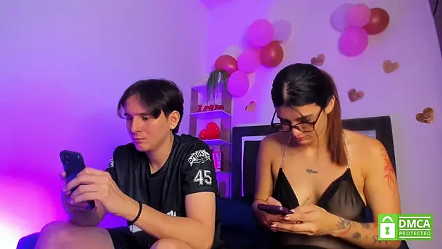Snapshot of Mariana_and_Ronny chatting on May 2026 08:07:02 PM Mariana and Ronny online show from May 2026 08:07:02 PM