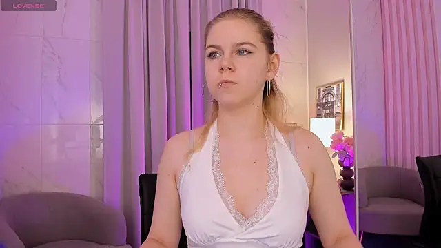 Snapshot of ElizabethVane chatting on August 2026 05:39:02 AM ElizabethVane online show from August 2026 05:39:02 AM