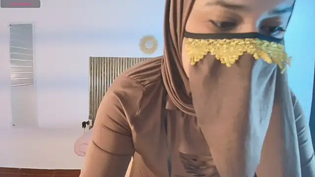 Snapshot of Aminaa_Kaarim chatting on May 2026 06:24:01 PM Aminaa Kaarim online show from May 2026 06:24:01 PM