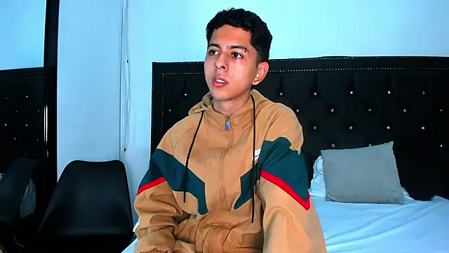 NohaDrake online show from March 2026 04:40:01 AM