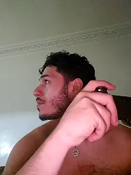 Snapshot of Thewildaliii0 chatting on April 2026 11:39:02 PM Thewildaliii0 online show from April 2026 11:39:02 PM
