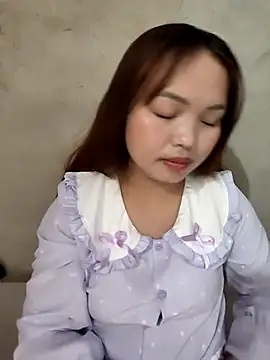 Mina xYx online show from April 2026 02:05:01 PM