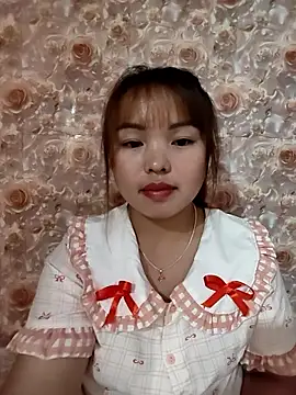 Snapshot of Mina_xYx chatting on June 2026 04:50:02 PM Mina xYx online show from June 2026 04:50:02 PM