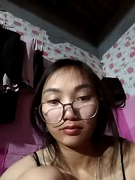 Snapshot of emmasexy2k chatting on April 2026 02:04:02 PM emmasexy2k online show from April 2026 02:04:02 PM