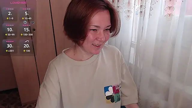 Julia Vagrik online show from May 2026 11:15:01 AM