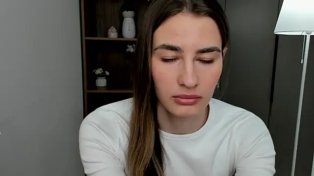 CarrieAndzulis online show from March 2026 03:00:01 AM