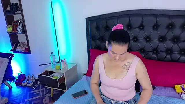 Scarlet Hiit online show from July 2026 04:28:01 AM