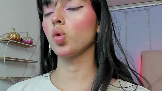 Eimy Blaze online show from August 2026 07:28:01 PM