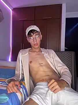 Milo Gunnar online show from April 2026 09:05:01 PM