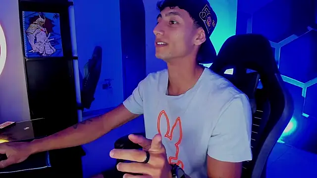 MaxiimoRomano  online show from August 2026 07:35:01 PM