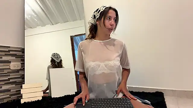 Julieta Jol online show from April 2026 02:07:02 PM