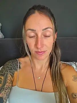 Snapshot of NicoleKaiser chatting on June 2026 10:03:02 AM NicoleKaiser online show from June 2026 10:03:02 AM