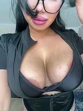 LaaadyDaaamn online show from March 2026 12:32:02 PM