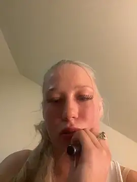 Snapshot of LeniMaria chatting on March 2026 08:23:01 PM LeniMaria online show from March 2026 08:23:01 PM