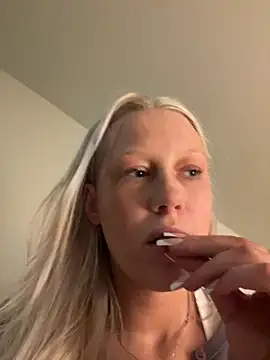 Snapshot of LeniMaria chatting on March 2026 08:02:01 PM LeniMaria online show from March 2026 08:02:01 PM