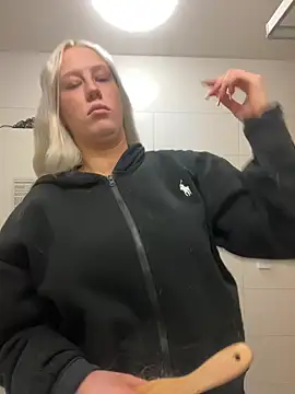 Snapshot of LeniMaria chatting on March 2026 05:52:02 PM LeniMaria online show from March 2026 05:52:02 PM