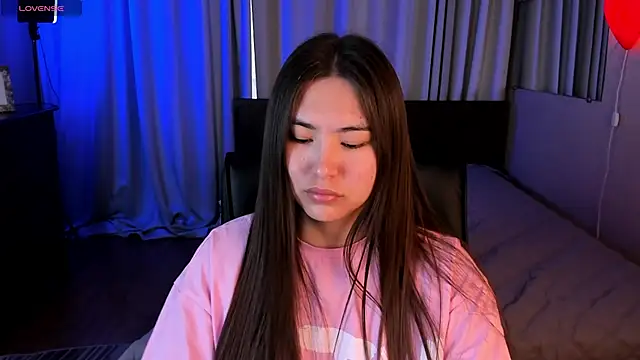 Snapshot of IceIcebabe_ chatting on May 2026 01:00:01 AM IceIcebabe online show from May 2026 01:00:01 AM