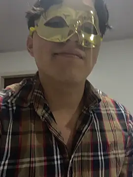 jovenguapo31 online show from March 2026 04:32:02 PM