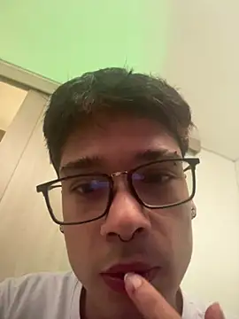 Snapshot of ronald_maximo19 chatting on March 2026 03:50:01 PM ronald maximo19 online show from March 2026 03:50:01 PM