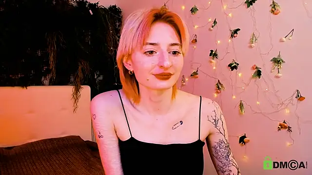 Snapshot of Kira__Cutie chatting on May 2026 11:12:03 PM Kira Cutie online show from May 2026 11:12:03 PM