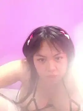 Jaazminee online show from April 2026 11:35:02 PM