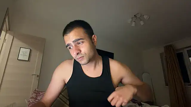 Snapshot of Daniel_ice chatting on May 2026 08:04:02 PM Daniel ice online show from May 2026 08:04:02 PM