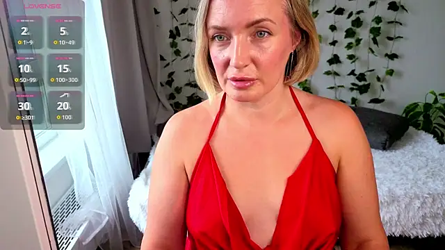 Snapshot of MonikFoxi chatting on August 2026 04:47:01 AM MonikFoxi online show from August 2026 04:47:01 AM
