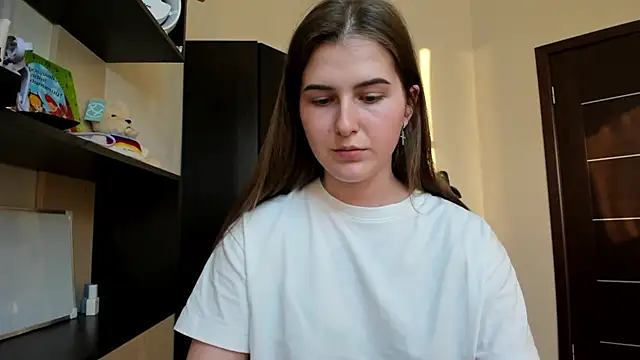Snapshot of OhMyAlice chatting on April 2026 04:26:01 PM OhMyAlice online show from April 2026 04:26:01 PM