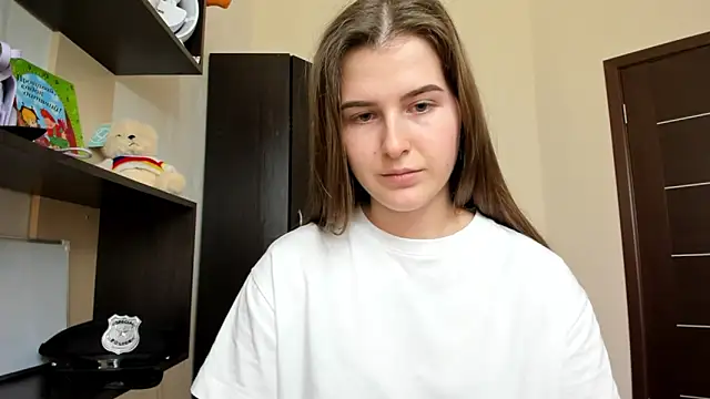 Snapshot of OhMyAlice chatting on April 2026 11:19:02 AM OhMyAlice online show from April 2026 11:19:02 AM