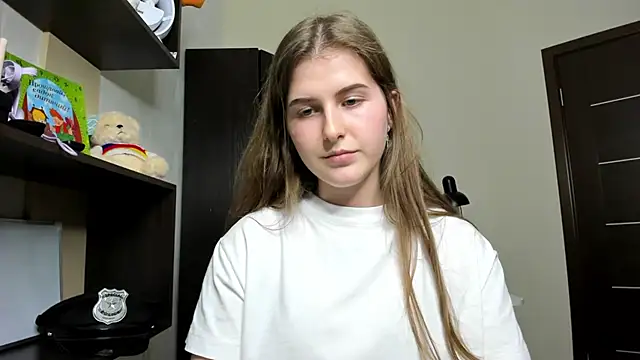 Snapshot of OhMyAlice chatting on April 2026 06:46:02 PM OhMyAlice online show from April 2026 06:46:02 PM
