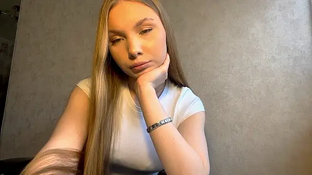 CarolineNine online show from March 2026 01:28:01 PM