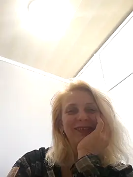 MiaLove183 online show from April 2026 01:31:02 PM