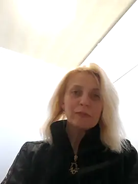 MiaLove183 online show from April 2026 01:38:02 PM