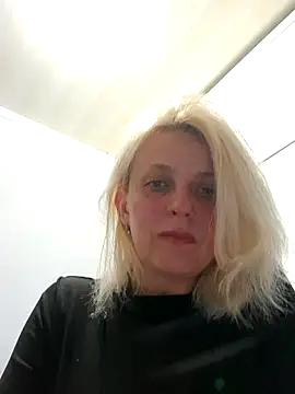 MiaLove183 online show from May 2026 12:21:01 PM