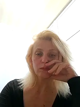 MiaLove183 online show from June 2026 01:45:02 PM