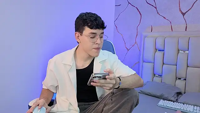 Tom Parker  online show from March 2026 11:19:01 PM