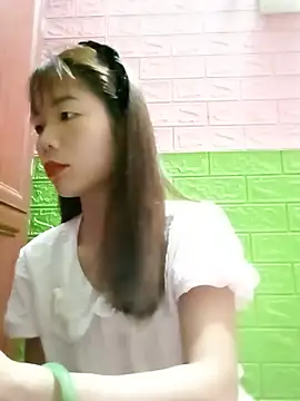 AmyLinee01 online show from June 2026 11:44:01 AM