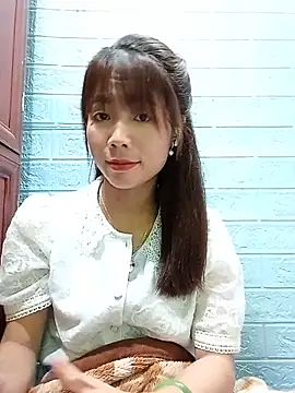 AmyLinee01 online show from August 2026 11:25:01 PM