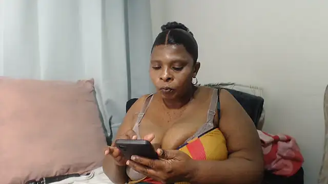 Snapshot of Lucia-boobs chatting on August 2026 05:37:01 PM Lucia-boobs online show from August 2026 05:37:01 PM