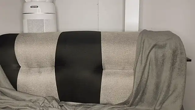 PrettyRed23 online show from April 2026 05:58:01 PM