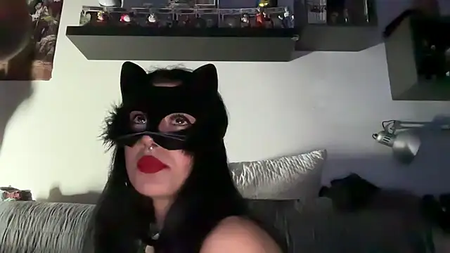 SilentScreamsVan- online show from May 2026 09:00:01 PM