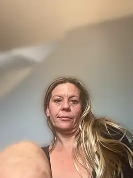 Snapshot of GwenWilde31 chatting on June 2026 07:24:02 PM GwenWilde31 online show from June 2026 07:24:02 PM