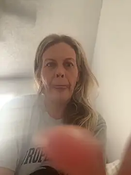 GwenWilde31 online show from June 2026 01:41:02 PM