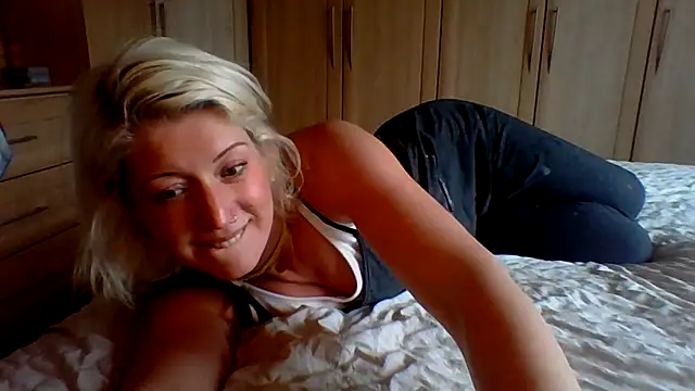 Snapshot of BlackbirdBay chatting on March 2026 10:52:02 AM BlackbirdBay online show from March 2026 10:52:02 AM