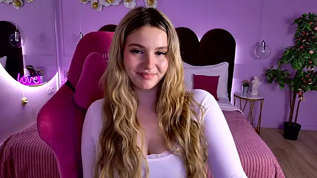 Snapshot of CharlotteAtwoood chatting on May 2026 04:02:01 PM CharlotteAtwoood online show from May 2026 04:02:01 PM