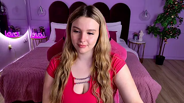 Snapshot of CharlotteAtwoood chatting on May 2026 04:13:01 PM CharlotteAtwoood online show from May 2026 04:13:01 PM