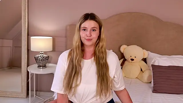 Snapshot of CharlotteAtwoood chatting on June 2026 04:09:02 PM CharlotteAtwoood online show from June 2026 04:09:02 PM