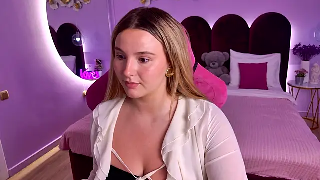 CharlotteAtwoood online show from July 2026 04:17:01 PM
